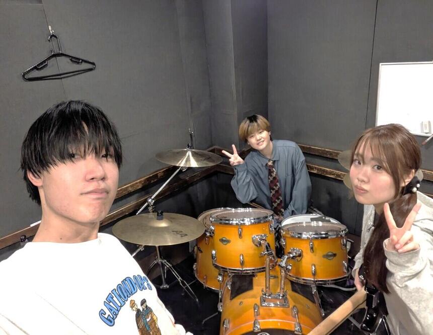 文化祭ステージに出演する生徒。本番を間近に猛練習中です！