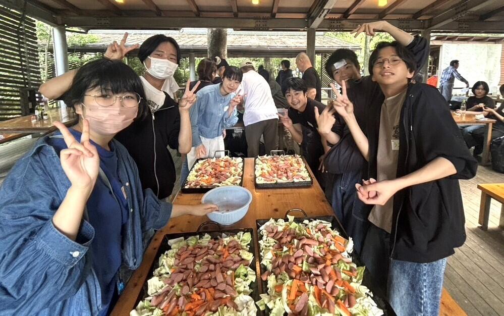 みんなで協力しながらアウトドア料理に挑戦しました