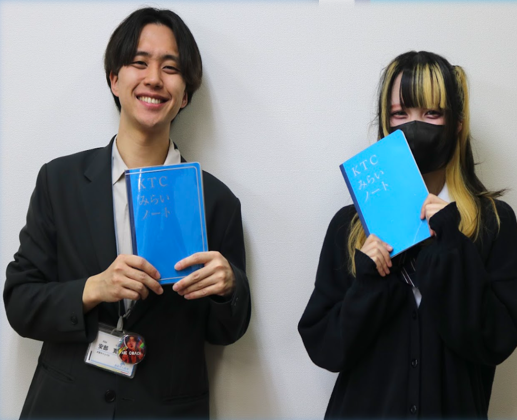 キャンパスでマイコーチ®と生徒がKTCみらいノート®を使ってインタビューをした様子