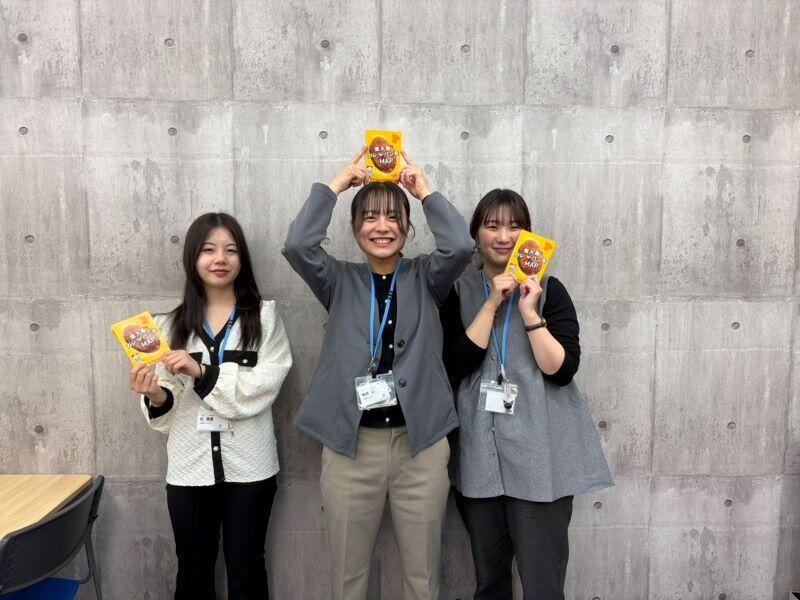 左：辻萌香さん　真ん中:堀井心さん　右:嶋﨑花香さん