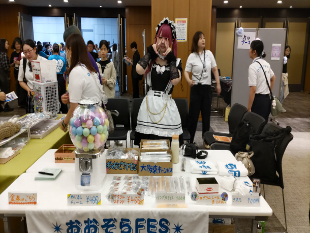 緊張がほぐれ、おおぞらFESマーケットで一生懸命接客を頑張ってくれた生徒の様子