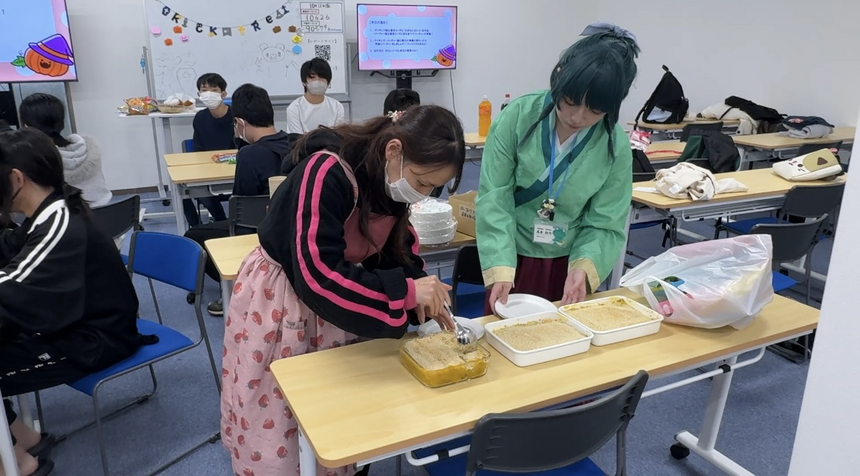 カボチャコロッケをクッキング中！