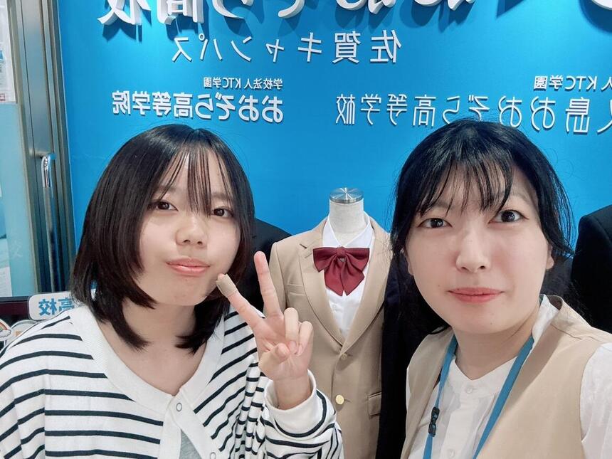 佐賀キャンパス内でマイコーチ®と生徒の写真