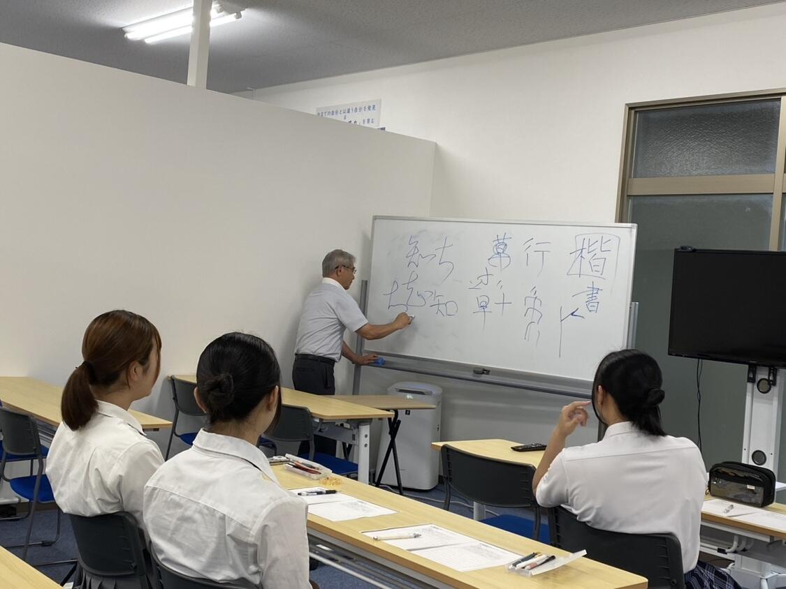 みらいの架け橋レッスン 美文字講座の様子