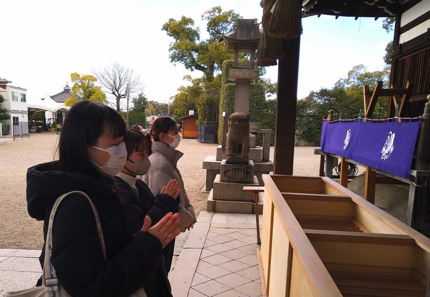堺キャンパスの生徒とキャンパス近隣の百舌鳥八幡神社へ神頼み！？ 初詣に行ってまいりました。