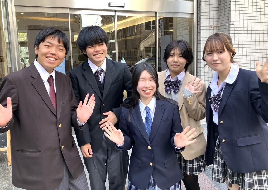 制服姿の集合写真