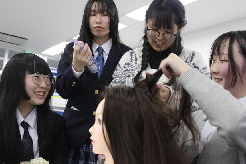 みら架け（ヘアメイク）の様子