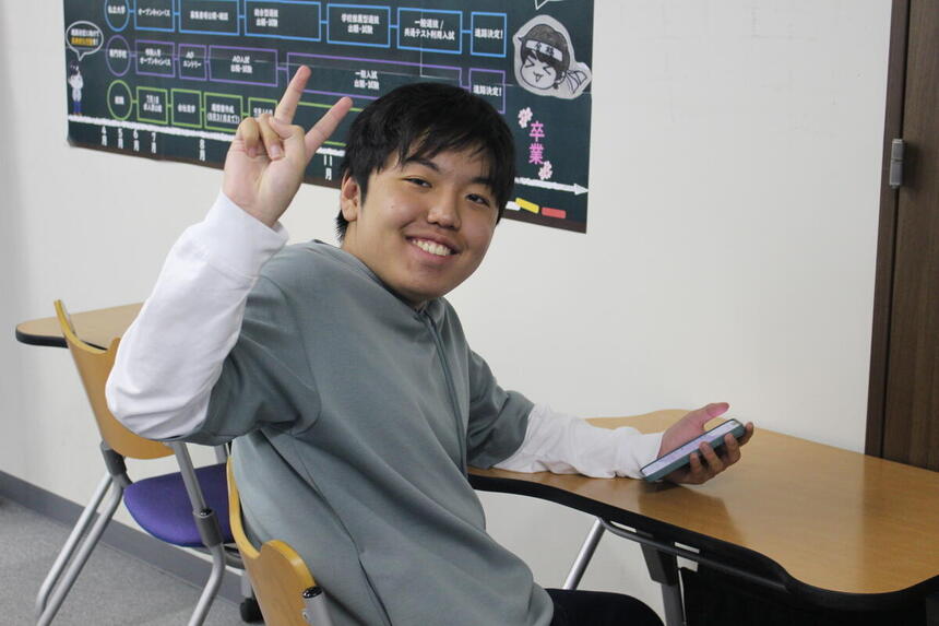 進路コーナーにて笑顔のワンショット