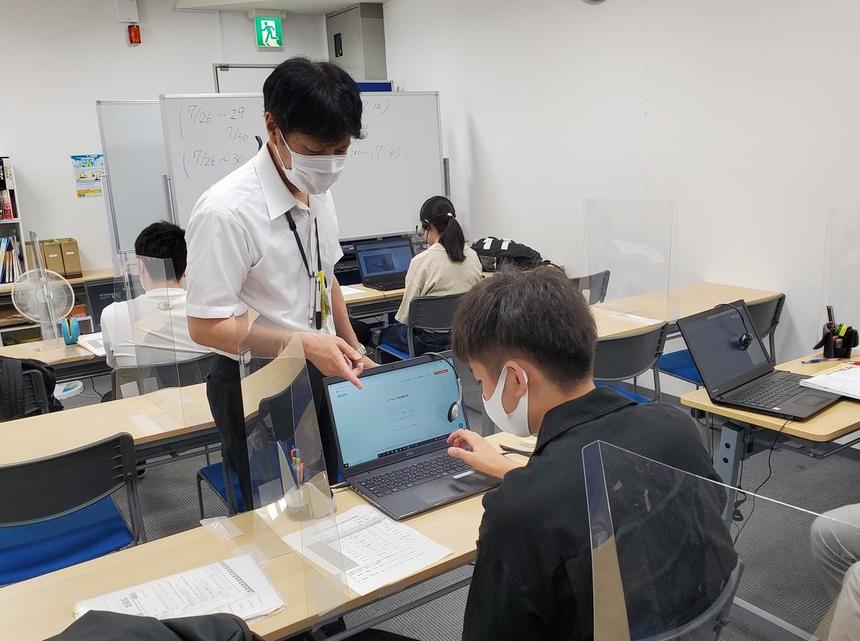 オンラインを利用した夏期講習一日目の様子。　