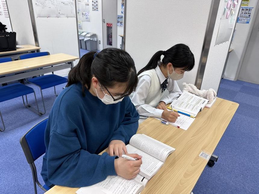 進学コース生が学習中