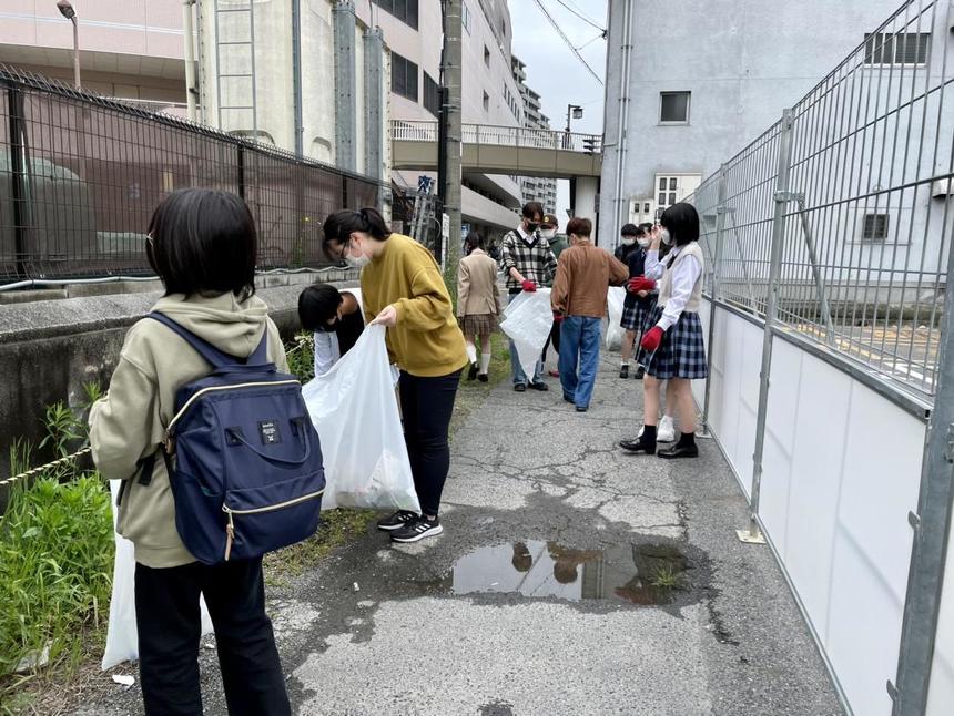 ゴミ拾いの様子