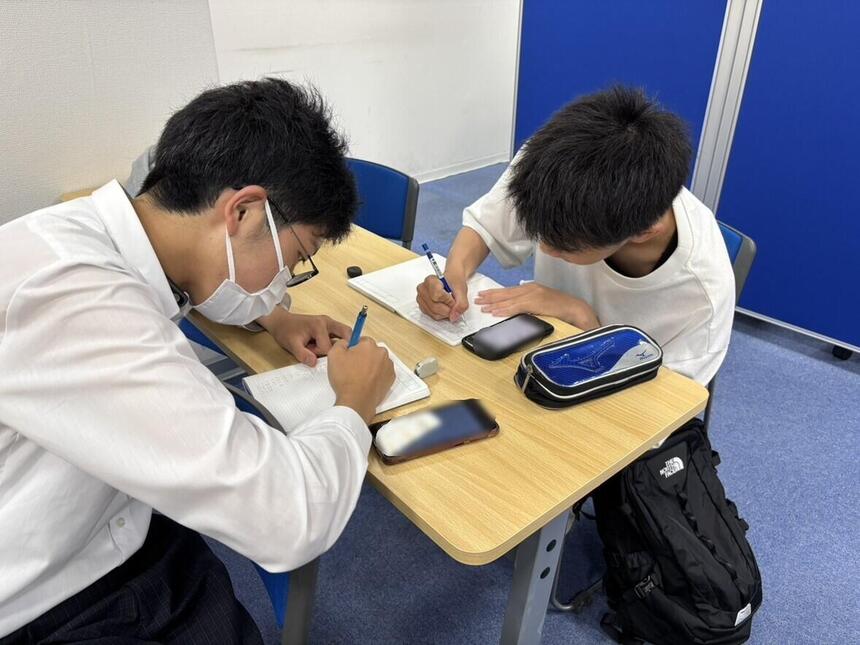 みらいノートを書いている様子