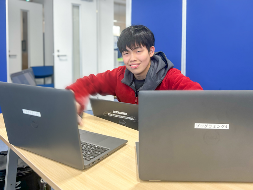 プログラミングに熱中するＫさん