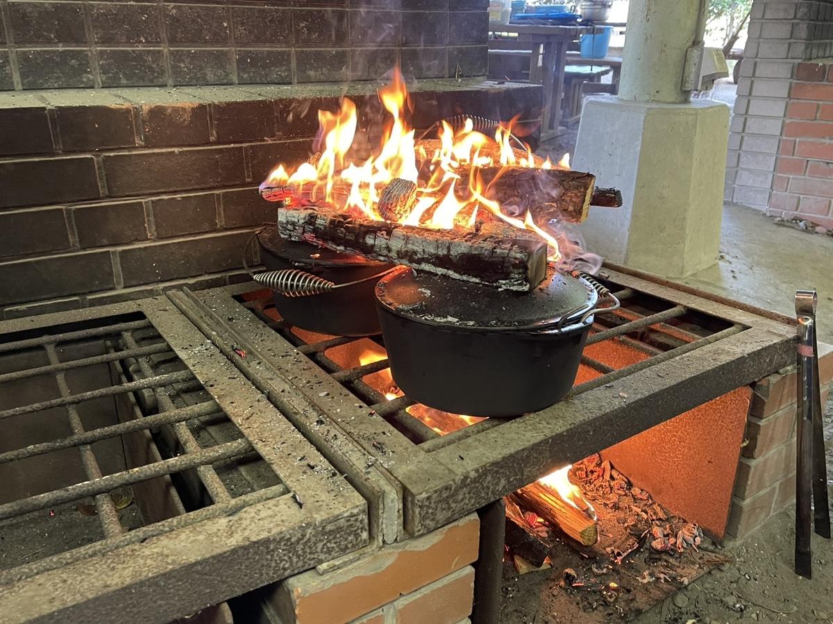 ローストチキン・ゆで卵の燻製・焼き芋・アヒージョをダッチオーブンで作りました