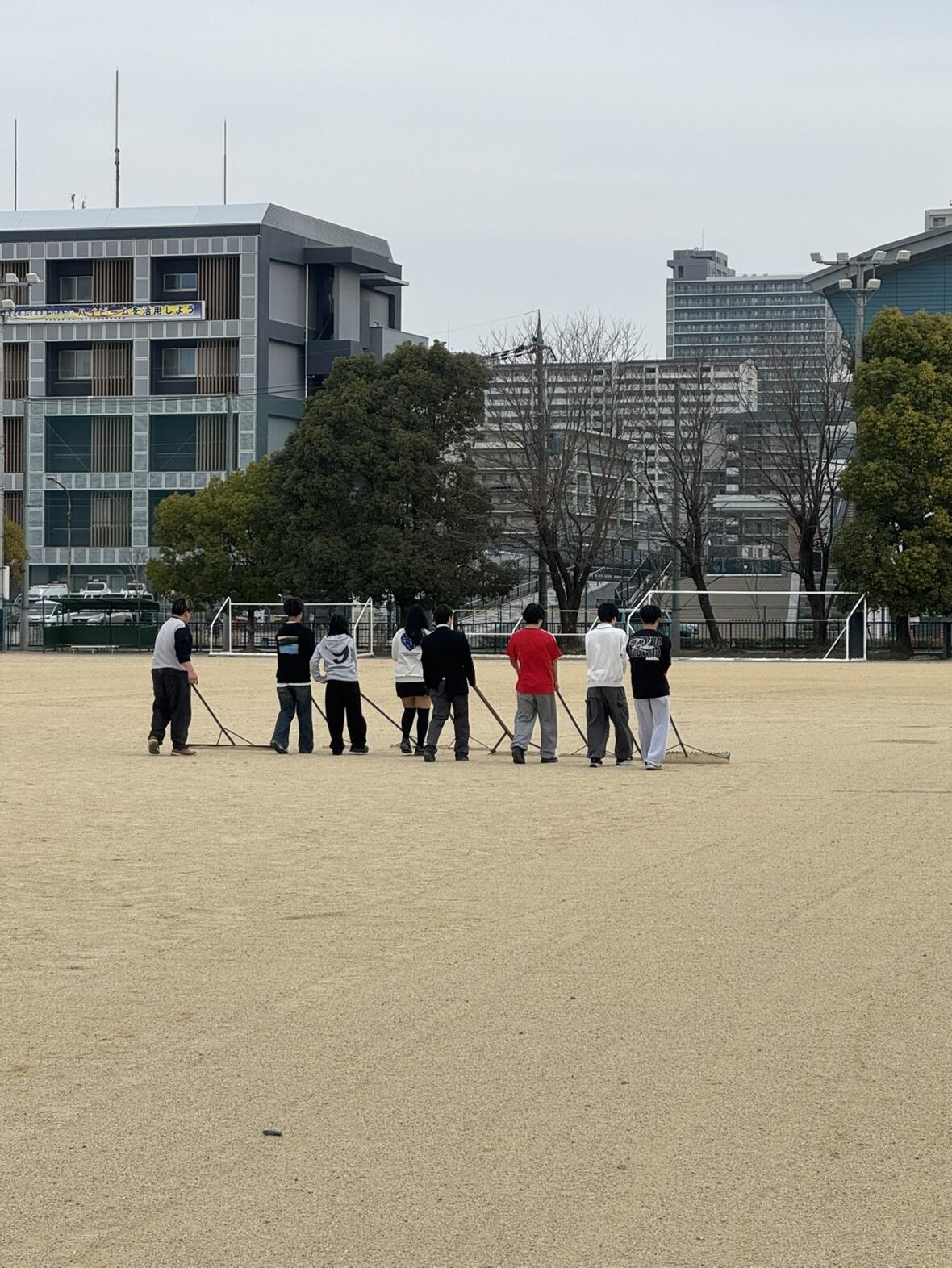 使った場所を自分たちの手で整える姿
