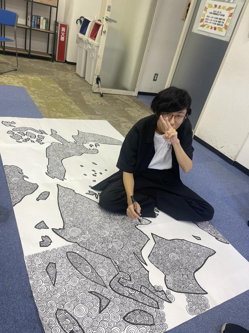 絵を描く男子高校生
