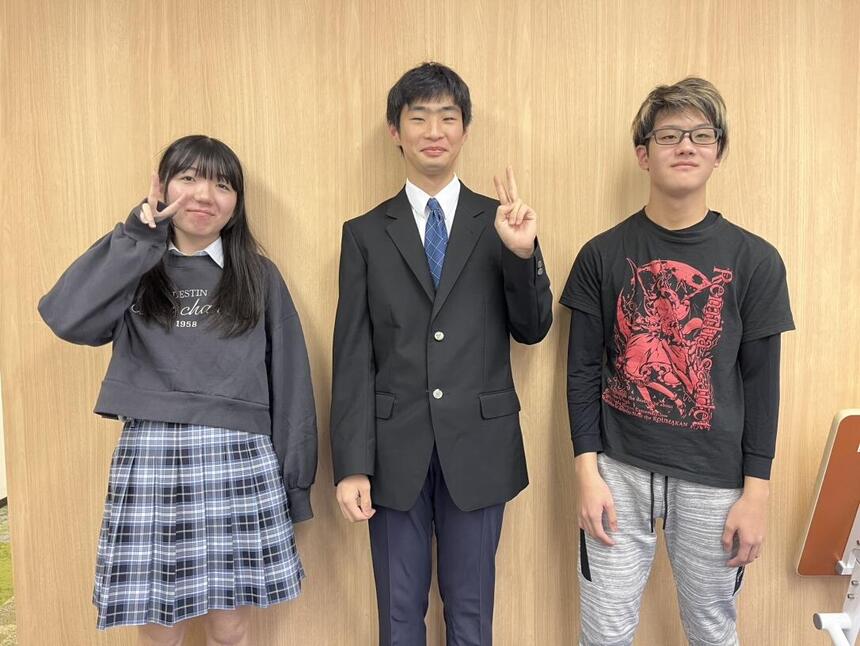 笑顔の高校生たち