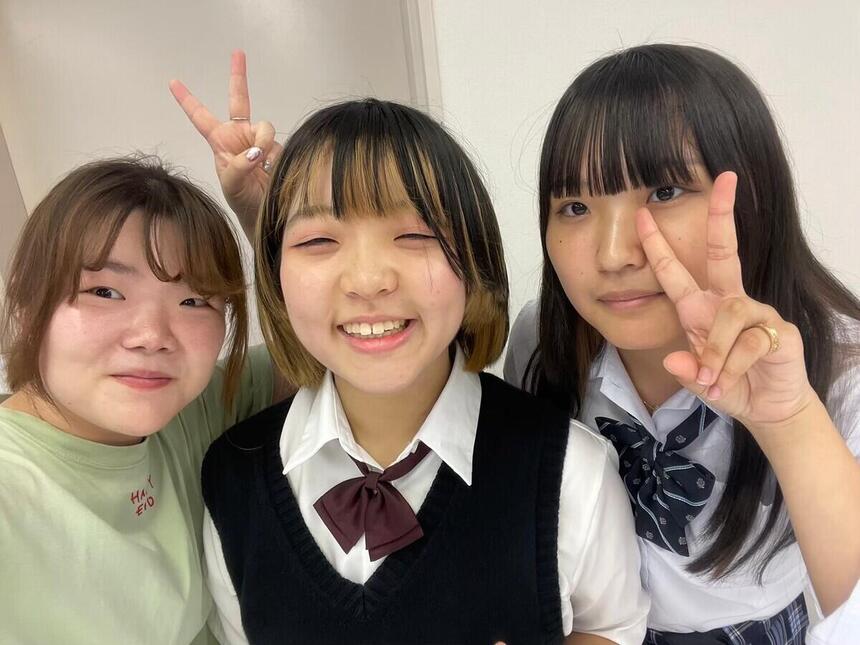 笑顔の女子高生