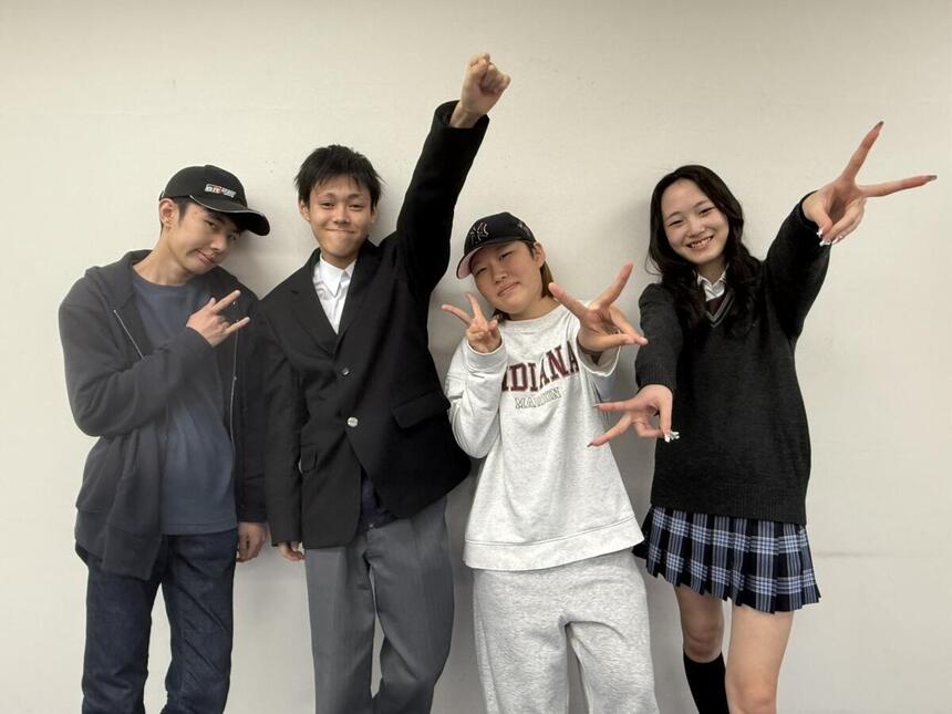 笑顔の高校生たち