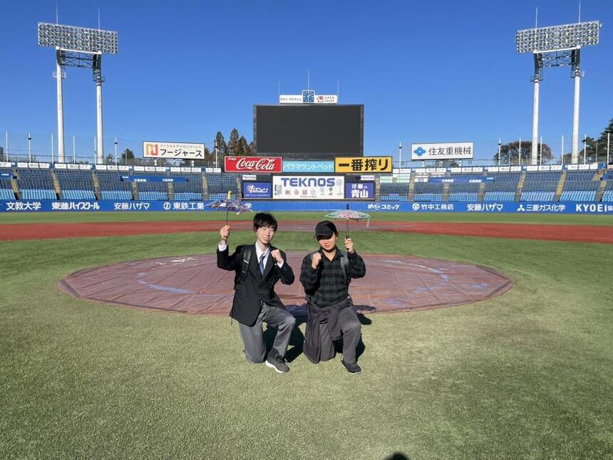 マウンドに立つ高校生