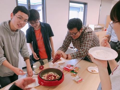 新歓迎会　餃子ピザ