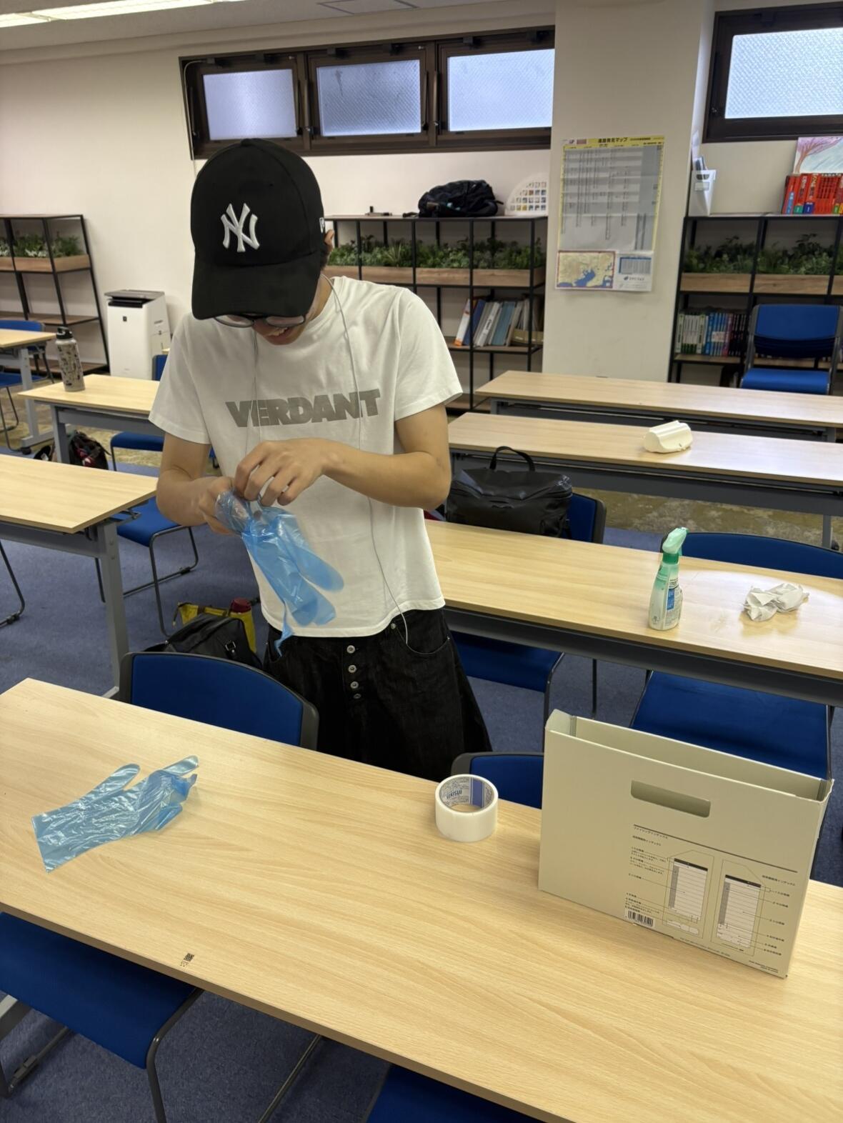 掃除をしている生徒