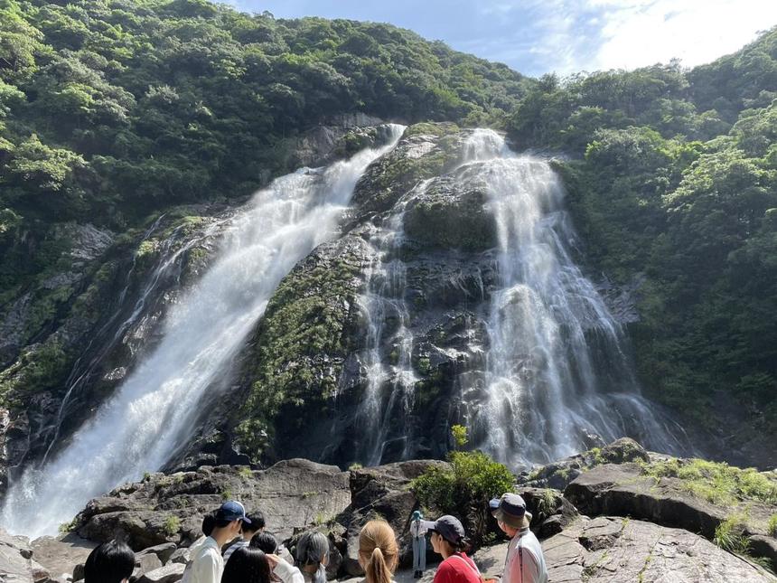 屋久島の雄大な大自然の中で成長を実感することができます