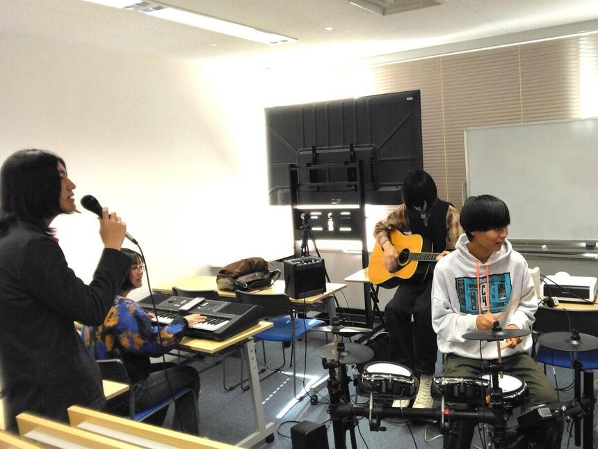 ミュージックのみらかけに参加している生徒の写真