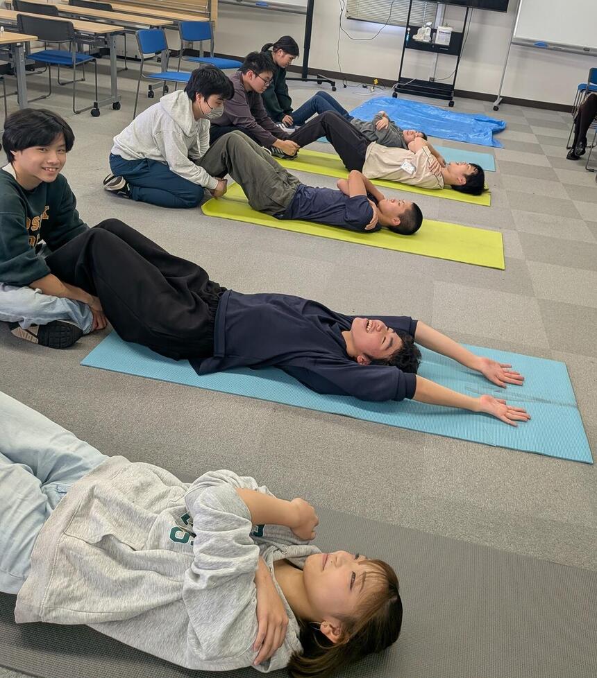 筋トレに励む生徒