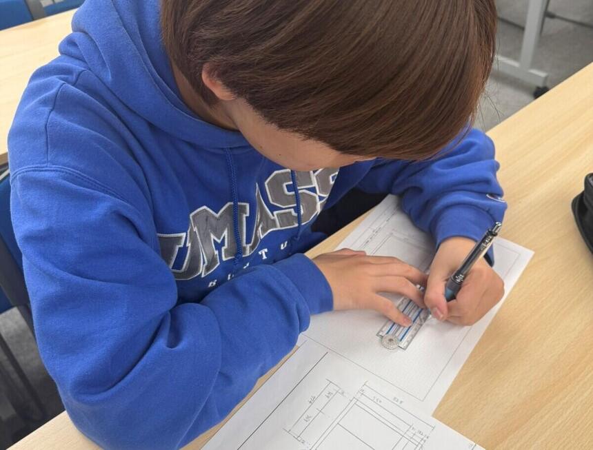 プランニングシート制作に取り組む生徒