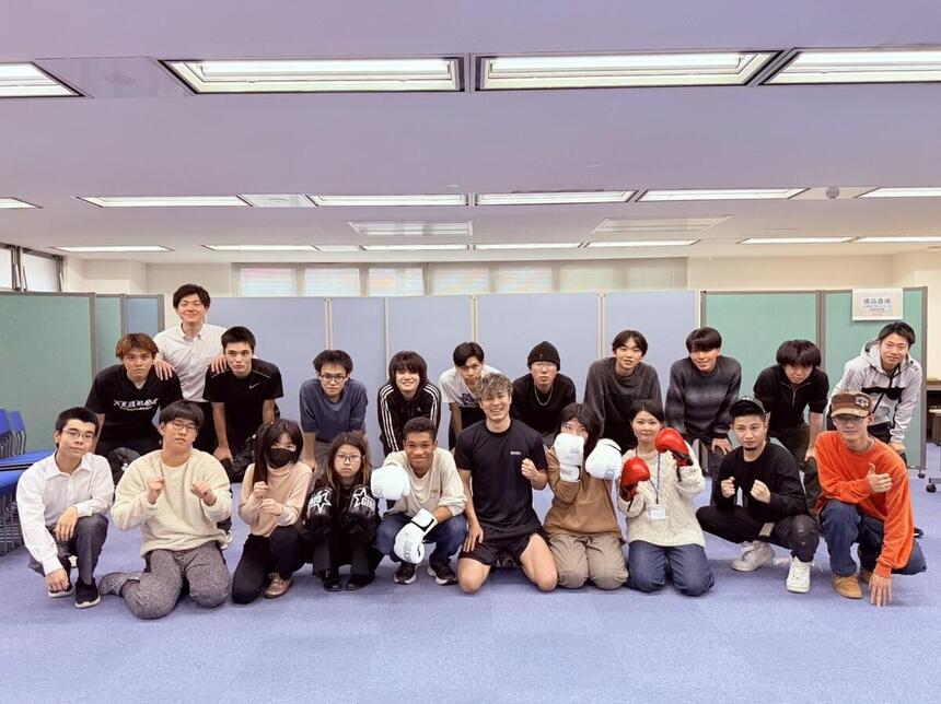 小笠原選手と生徒の写真