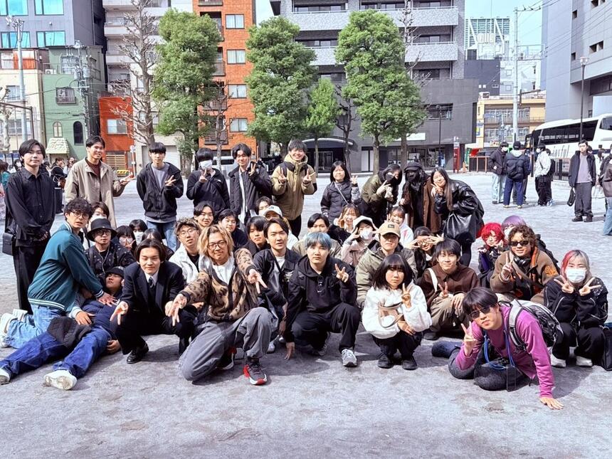 あさくさんぽ参加した生徒の集合写真