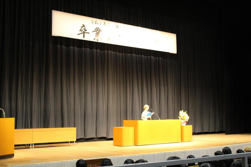 卒業式の答辞の様子