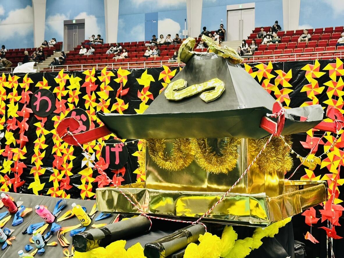 金色の神輿