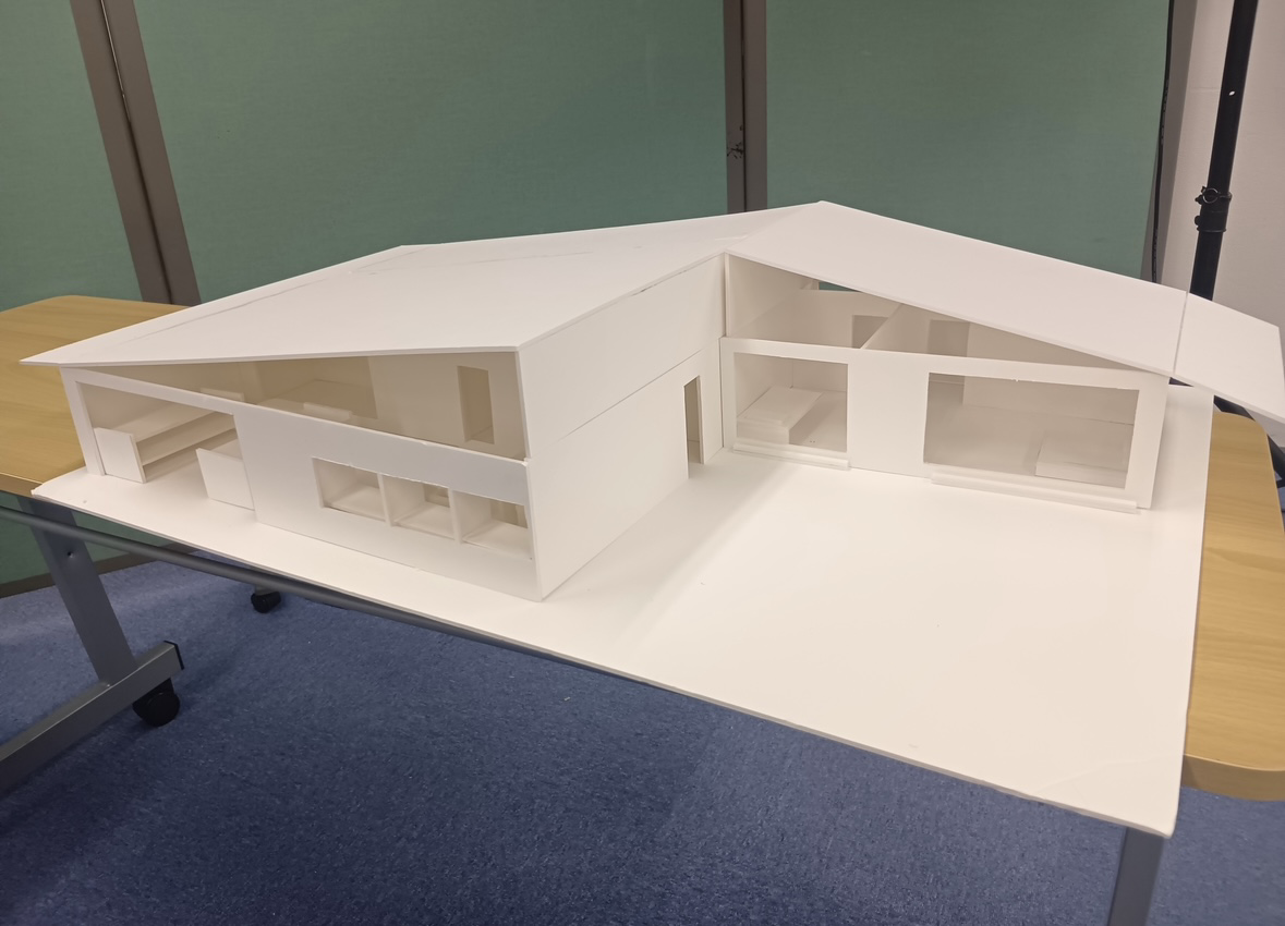 屋久島に家を建てることを想定した模型制作に取り組みました