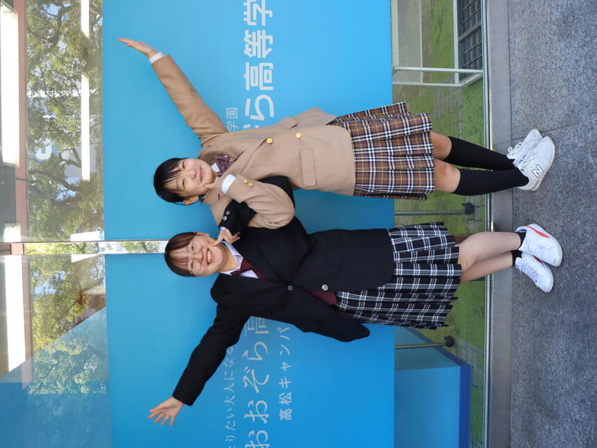 制服を着た生徒