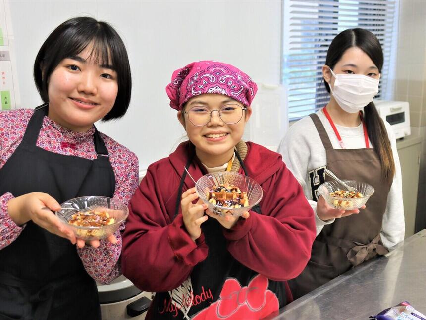 クッキングしている生徒