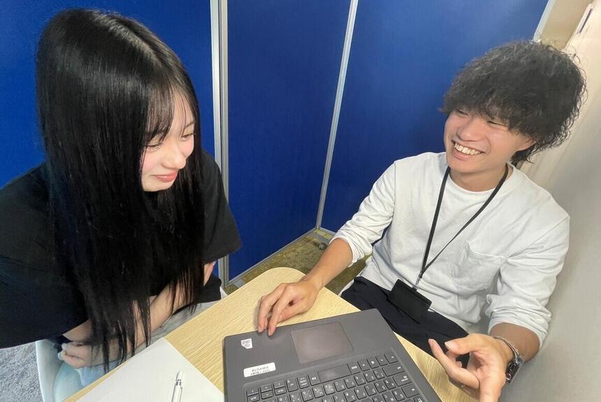 コーチと生徒との関わり写真