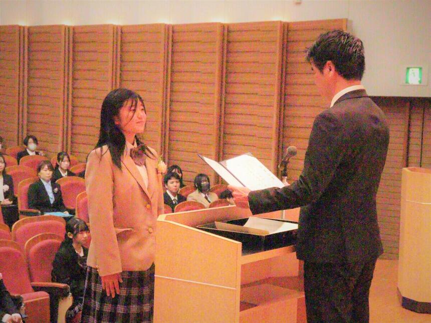 卒業式の生徒写真