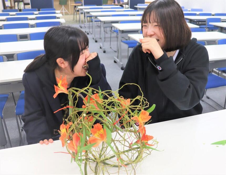 フラワーアレンジメントを楽しむ創作体験(みらいの架け橋レッスン)
