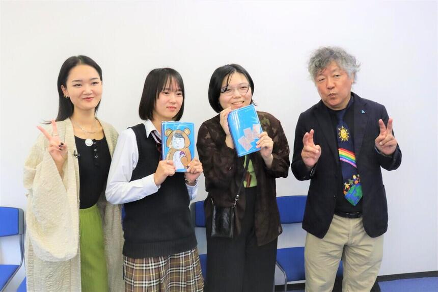 茂木校長とゲストの方と生徒で4ショット