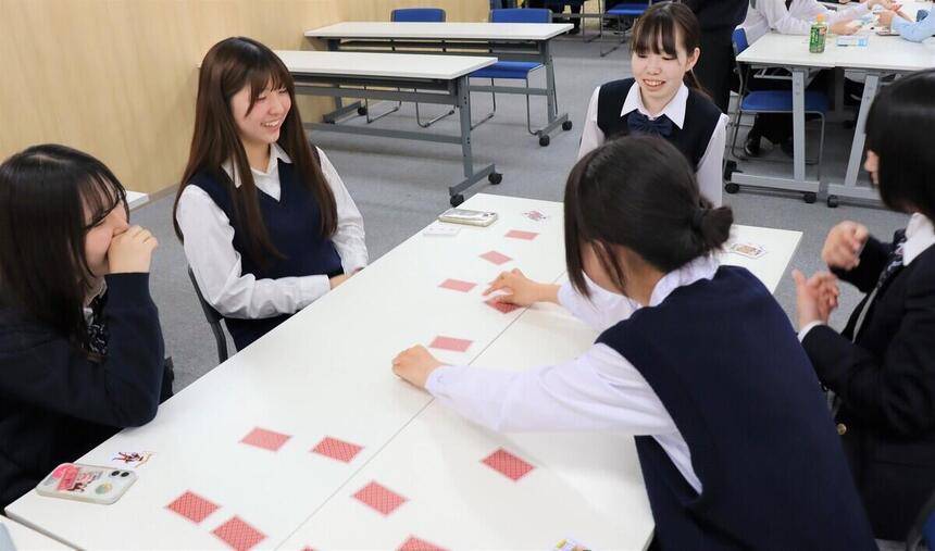 新入生と在校生でゲームワークでコミュニケーション