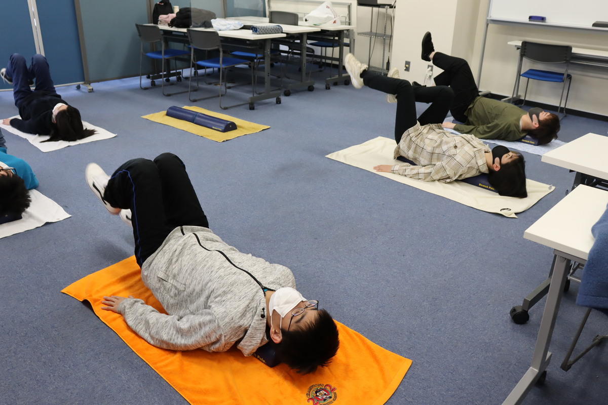 みらいの架け橋レッスン®ストレッチポールで自力の整体～ ストレッチ