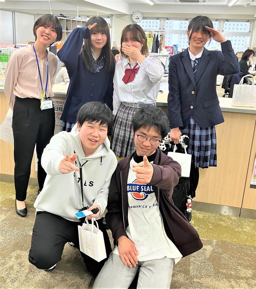 体験講座に参加した先輩の生徒たち