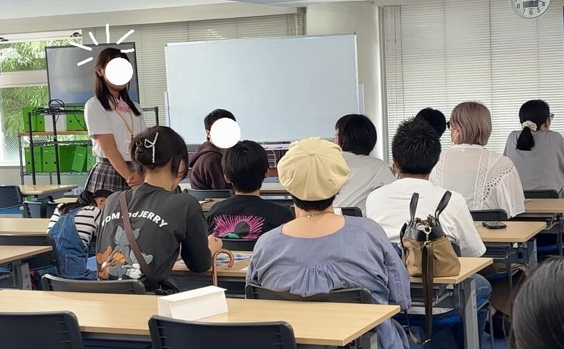 Mさんがオープンキャンパスで話す写真