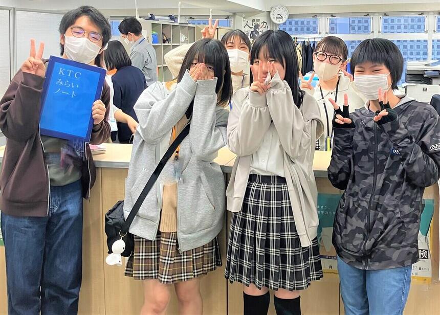 体験講座に参加した先輩の生徒たち