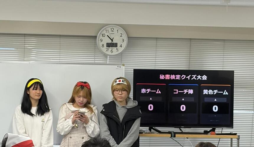 開始前秘書検定について説明をしている様子