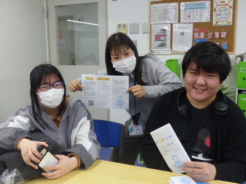 学院祭の準備をする生徒たちの様子