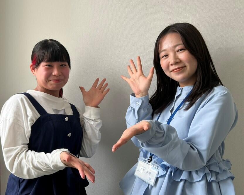 マイコーチと一緒に休み時間におしゃべりしている様子