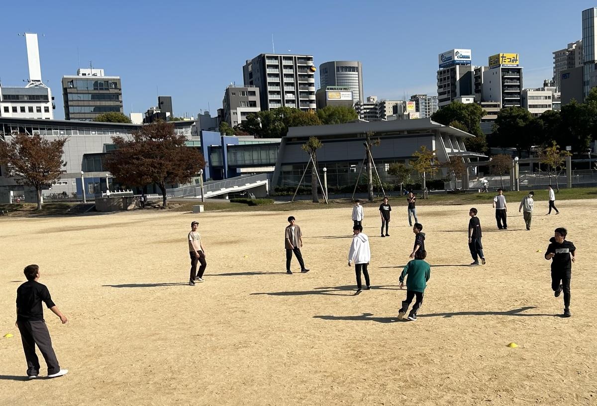 楽しく体を動かしている生徒